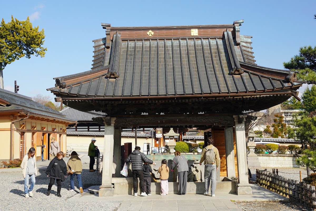 【善光寺】日本長野市必訪景點 創建於西元644年 建築物國寶/重要文化財 善光寺阿彌陀三尊