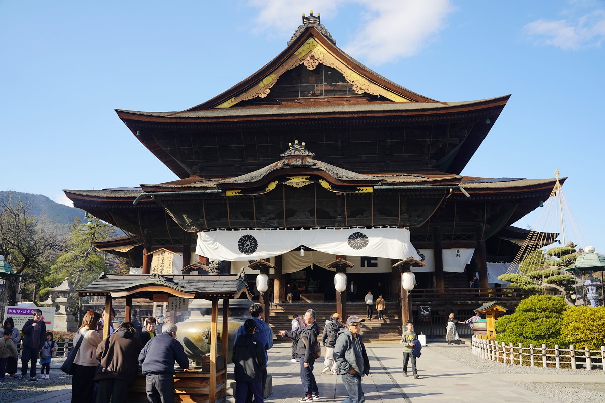 【善光寺】日本長野市必訪景點 創建於西元644年 建築物國寶/重要文化財 善光寺阿彌陀三尊