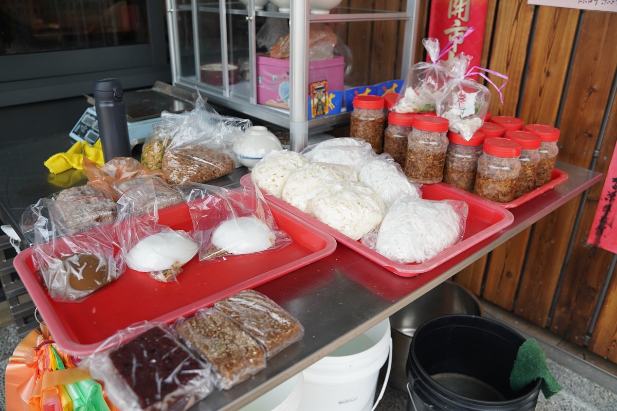 【陳古早味小吃店】內壢傳統市場早午餐推薦 創立於民國61年 美味好吃餛飩麵/鹹湯圓
