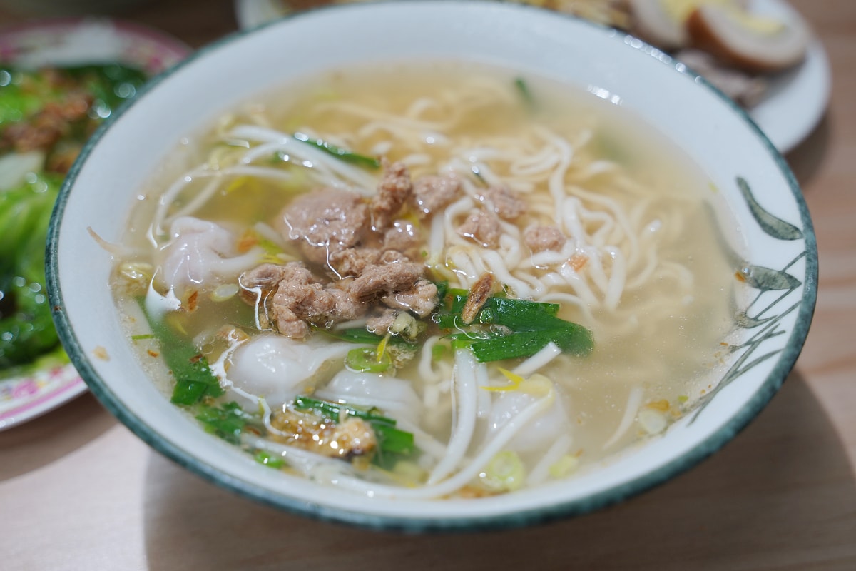 【陳古早味小吃店】內壢傳統市場早午餐推薦 創立於民國61年 美味好吃餛飩麵/鹹湯圓
