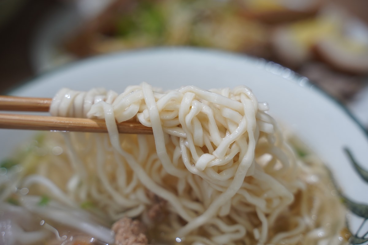 【陳古早味小吃店】內壢傳統市場早午餐推薦 創立於民國61年 美味好吃餛飩麵/鹹湯圓