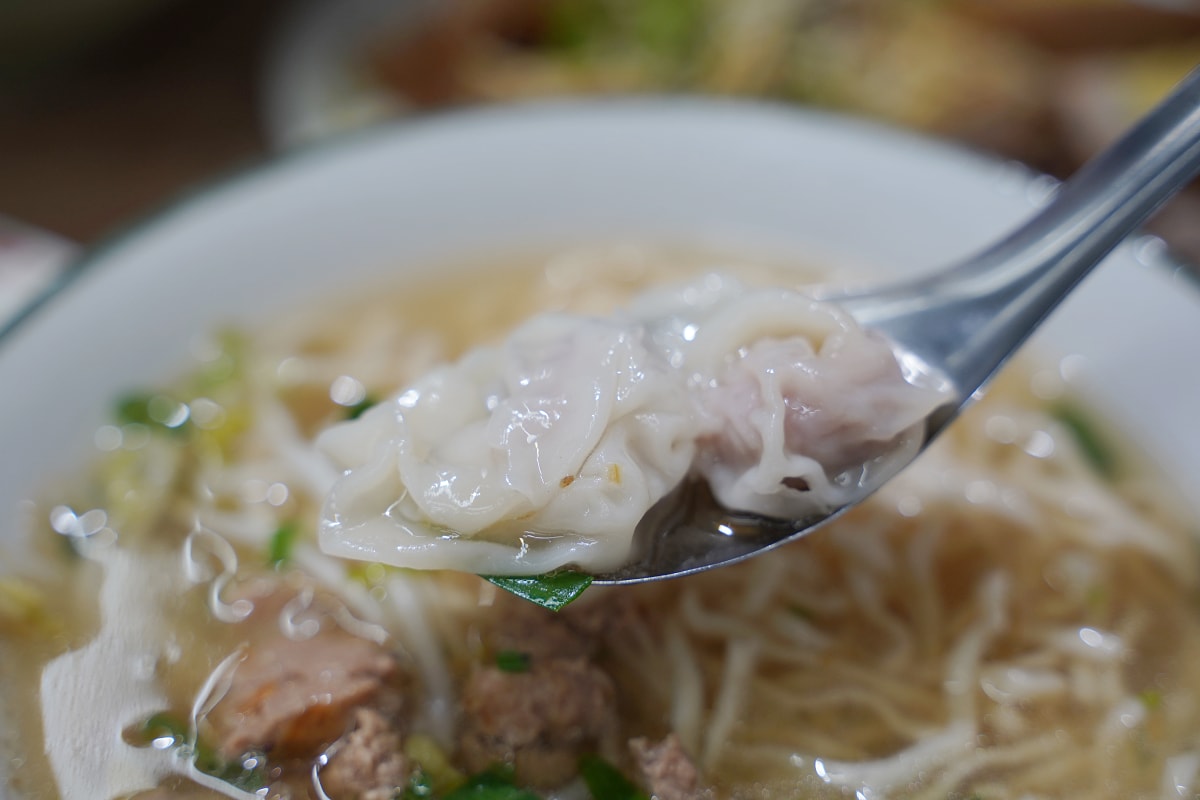 【陳古早味小吃店】內壢傳統市場早午餐推薦 創立於民國61年 美味好吃餛飩麵/鹹湯圓