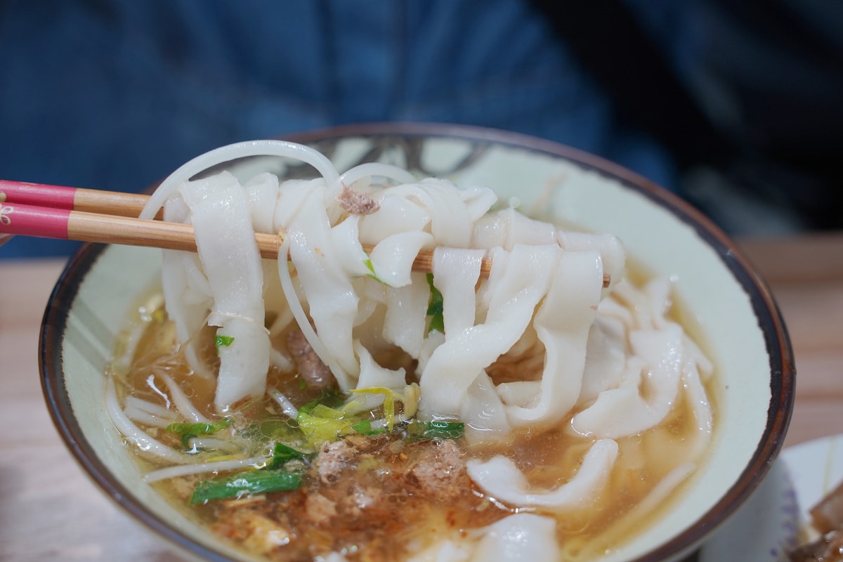 【陳古早味小吃店】內壢傳統市場早午餐推薦 創立於民國61年 美味好吃餛飩麵/鹹湯圓