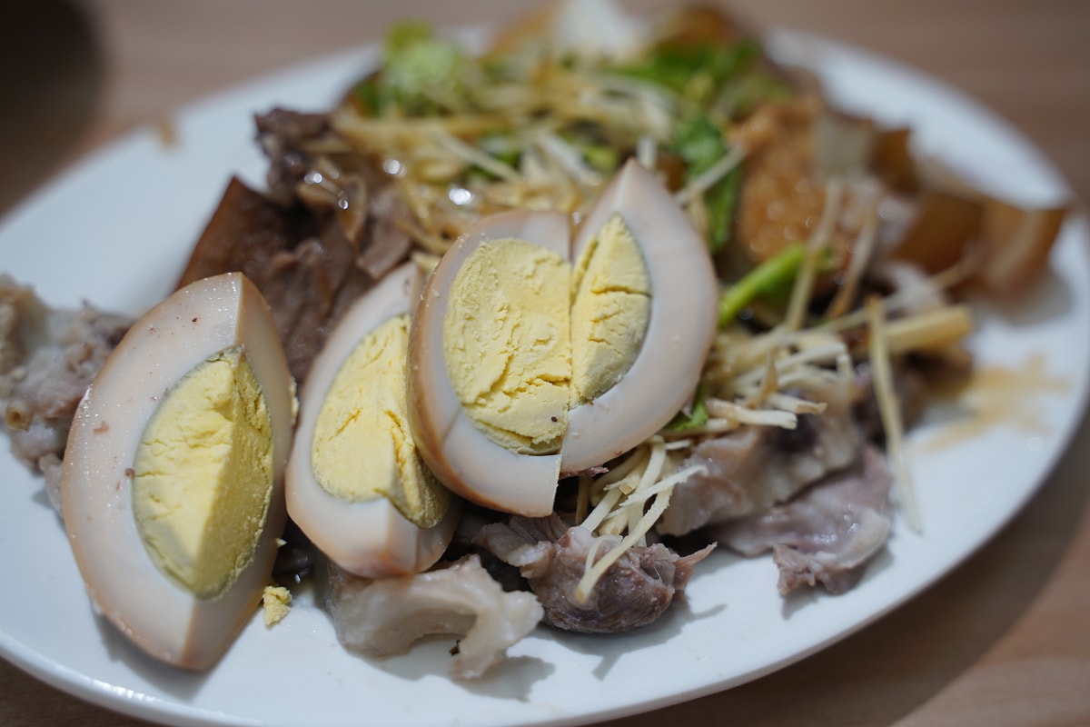 【陳古早味小吃店】內壢傳統市場早午餐推薦 創立於民國61年 美味好吃餛飩麵/鹹湯圓