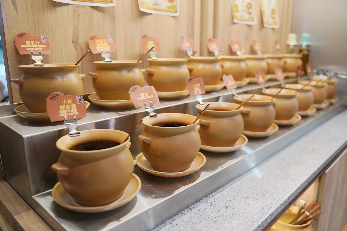 【滇發哥雲南臭豆腐火鍋】全台第一間火鍋愛好者必訪 臭豆腐/百香果酸湯鴛鴦鍋必點 台北異國火鍋 - 第6張圖 【滇發哥雲南臭豆腐火鍋】全台第一間火鍋愛好者必訪 臭豆腐/百香果酸湯鴛鴦鍋必點 台北異國火鍋