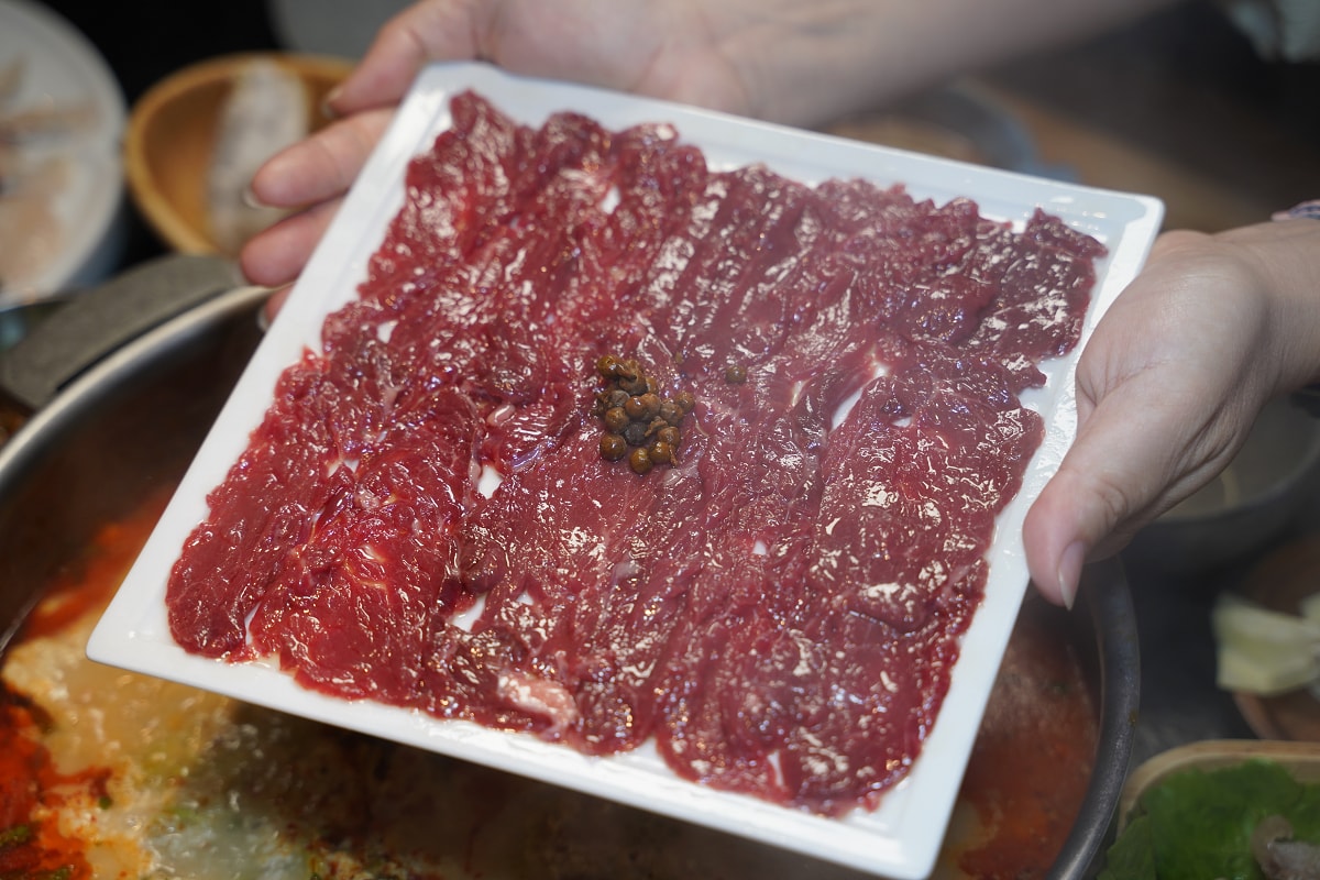 【滇發哥雲南臭豆腐火鍋】全台第一間火鍋愛好者必訪 臭豆腐/百香果酸湯鴛鴦鍋必點 台北異國火鍋 - 第22張圖 【滇發哥雲南臭豆腐火鍋】全台第一間火鍋愛好者必訪 臭豆腐/百香果酸湯鴛鴦鍋必點 台北異國火鍋