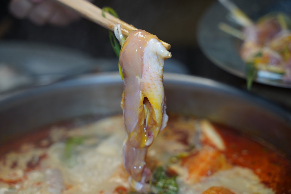 【滇發哥雲南臭豆腐火鍋】全台第一間火鍋愛好者必訪 臭豆腐/百香果酸湯鴛鴦鍋必點 台北異國火鍋 - 第28張圖 【滇發哥雲南臭豆腐火鍋】全台第一間火鍋愛好者必訪 臭豆腐/百香果酸湯鴛鴦鍋必點 台北異國火鍋