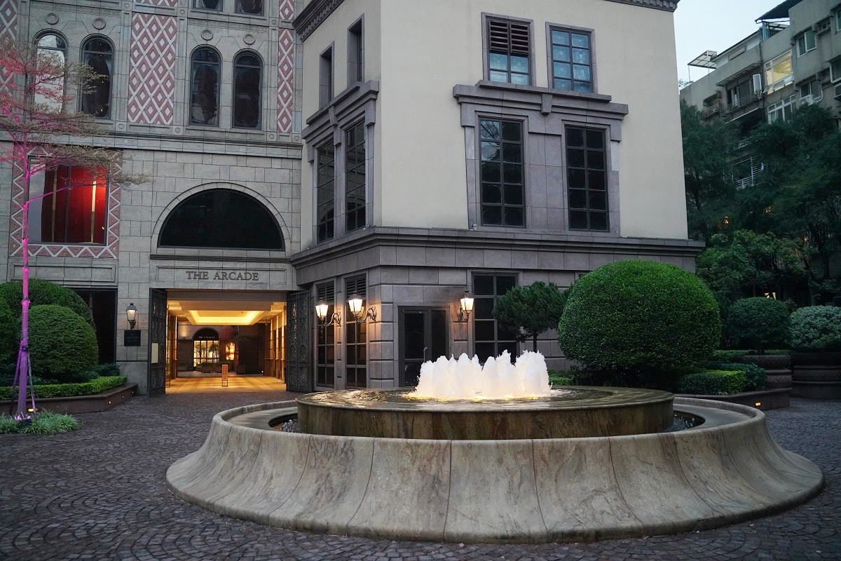【盧卡諾義法餐酒館】文華東方酒店美食餐廳推薦 全台唯一當代藝術室內空間 米其林星級主廚進駐 - 第2張圖 【盧卡諾義法餐酒館】文華東方酒店美食餐廳推薦 全台唯一當代藝術室內空間 米其林星級主廚進駐