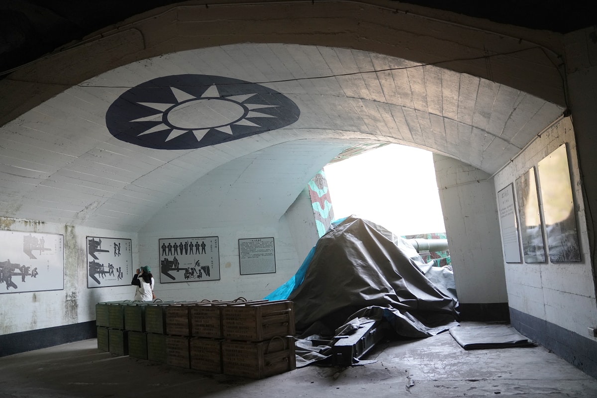 【馬祖北竿短坡陣地】北竿具代表性戰地景觀：鎮島之砲八吋榴砲陣地/一九三旅砲兵營 遠眺北竿機場