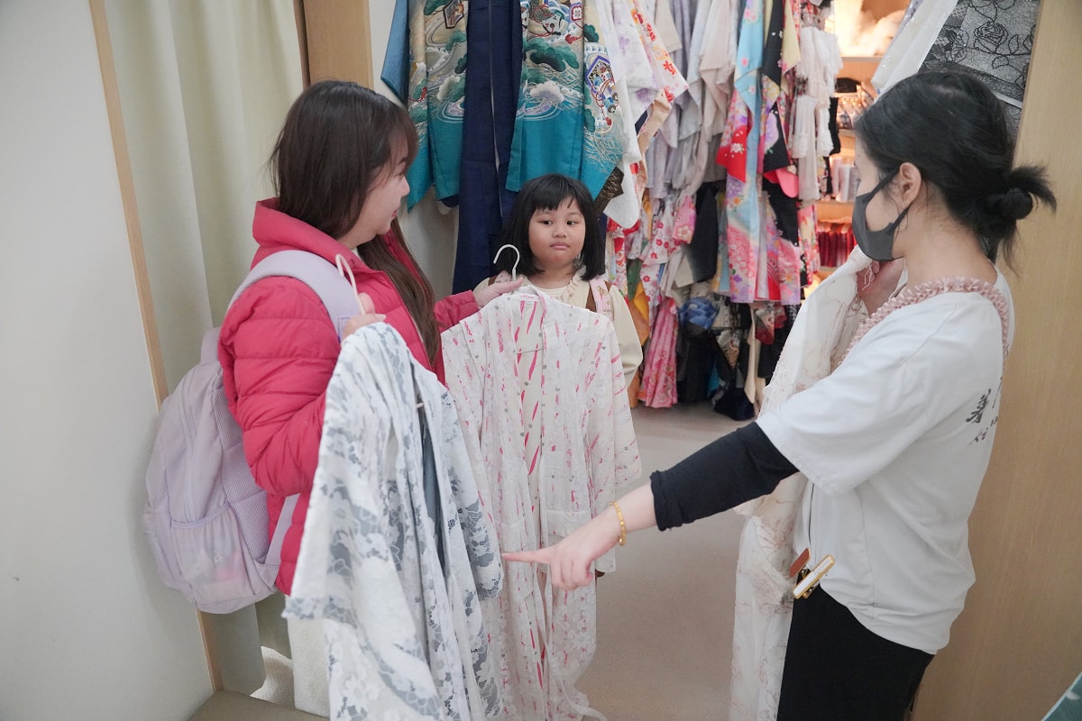 【江戶和裝工房淺草雅旗艦店】東京和服租借推薦 鄰近淺草寺中文服務人員 淺草地區最大規模和服出租