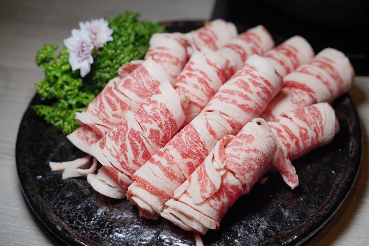 【食鍋性也海鮮鍋物藝文店】桃園藝文特區火鍋推薦 鮮魚+蛤蜊提煉鮮美高湯 加價升級肉肉吃到飽