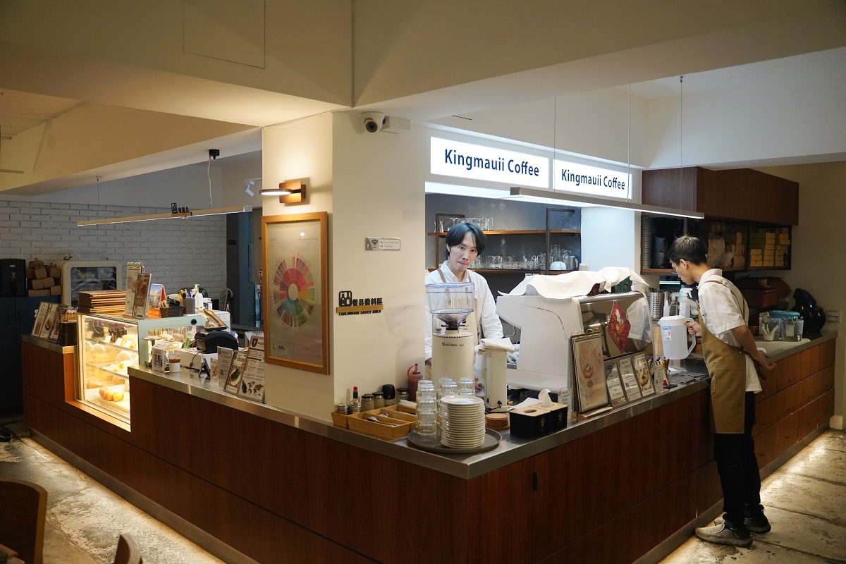 【Kingmauii 金茂宜咖啡 台北小巨蛋直營店】台北小巨蛋咖啡館推薦 超美味手作提拉米蘇 - 第2張圖 【Kingmauii 金茂宜咖啡 台北小巨蛋直營店】台北小巨蛋咖啡館推薦 超美味手作提拉米蘇