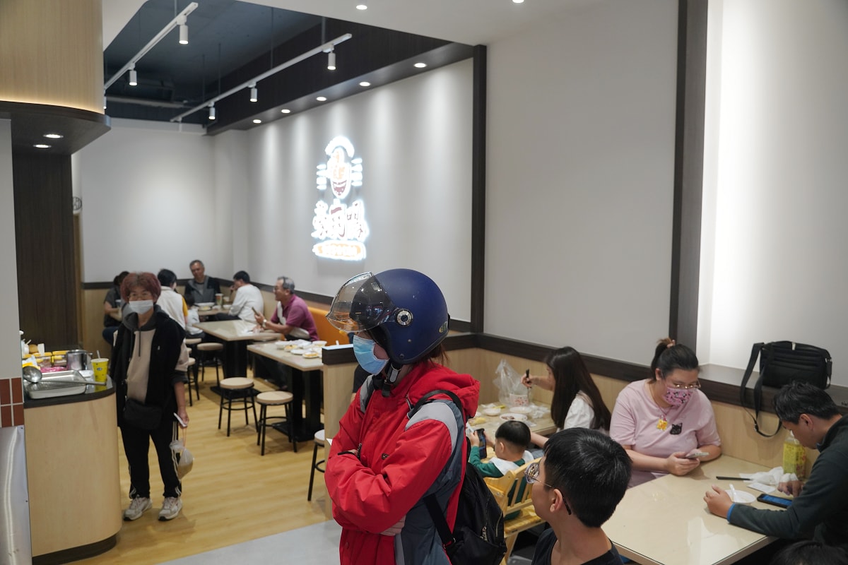 【豪爽鴨鴨肉專賣店內壢店】內壢忠孝路美食小吃推薦 內用鴨骨湯喝到飽 蔥油雞便當美味必點