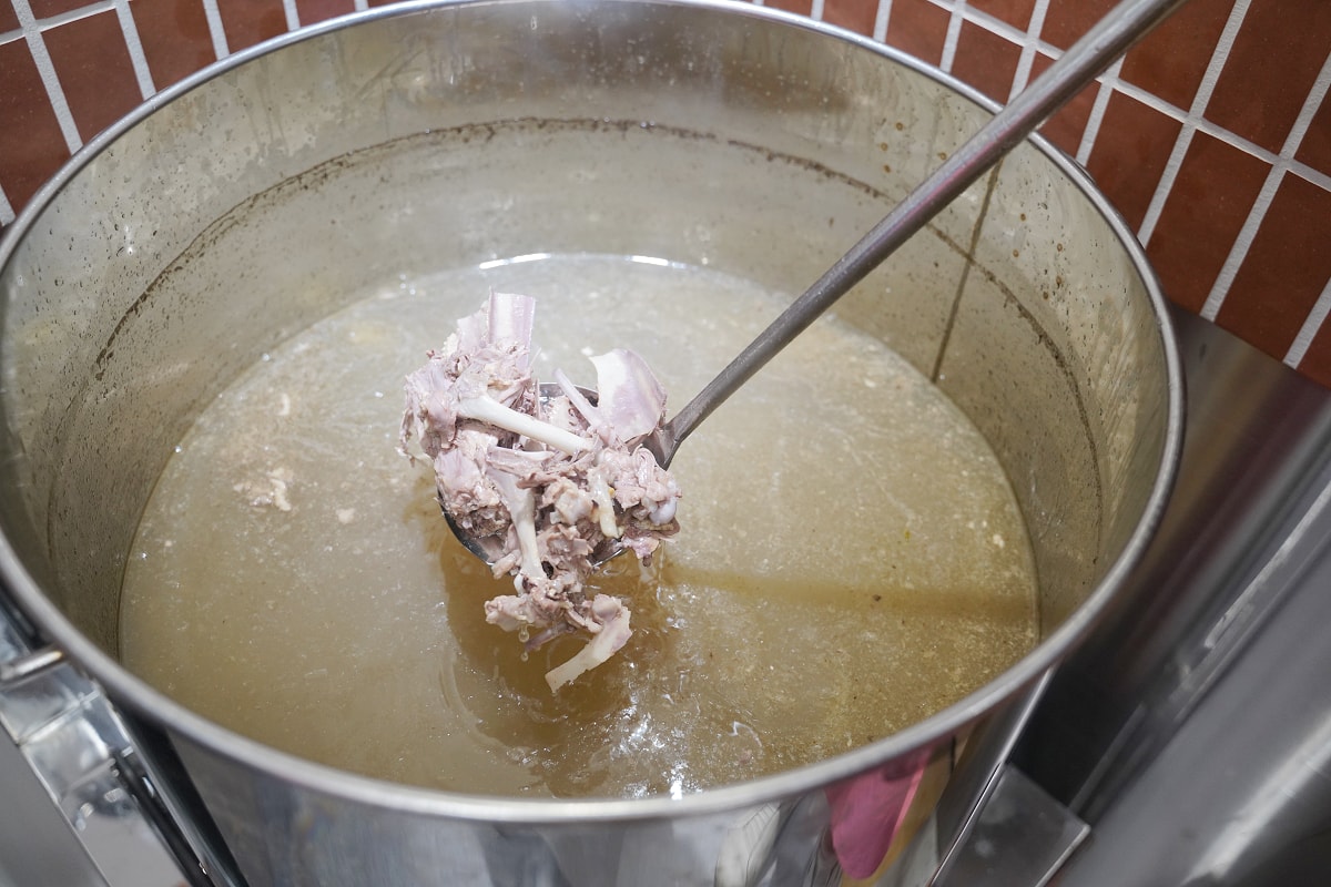 【豪爽鴨鴨肉專賣店內壢店】內壢忠孝路美食小吃推薦 內用鴨骨湯喝到飽 蔥油雞便當美味必點