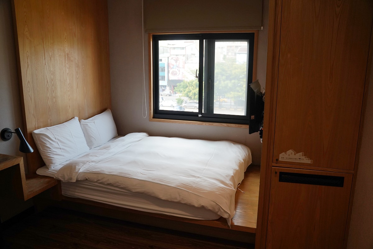 【葉綠宿一中漫走一中館】管家式服務近一中街夜市 豪華雙人房Emma床組 枕頭友善/陪睡小盆栽 - 第11張圖 【葉綠宿一中漫走一中館】管家式服務近一中街夜市 豪華雙人房Emma床組 枕頭友善/陪睡小盆栽