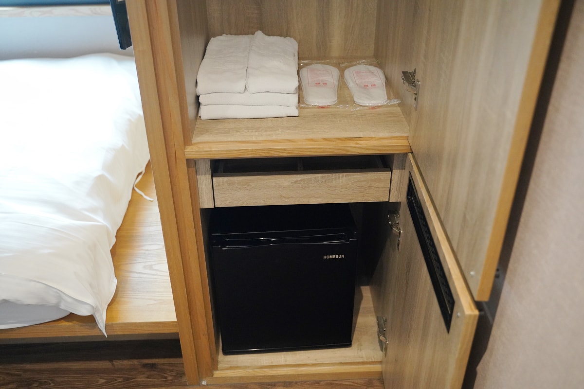 【葉綠宿一中漫走一中館】管家式服務近一中街夜市 豪華雙人房Emma床組 枕頭友善/陪睡小盆栽 - 第13張圖 【葉綠宿一中漫走一中館】管家式服務近一中街夜市 豪華雙人房Emma床組 枕頭友善/陪睡小盆栽