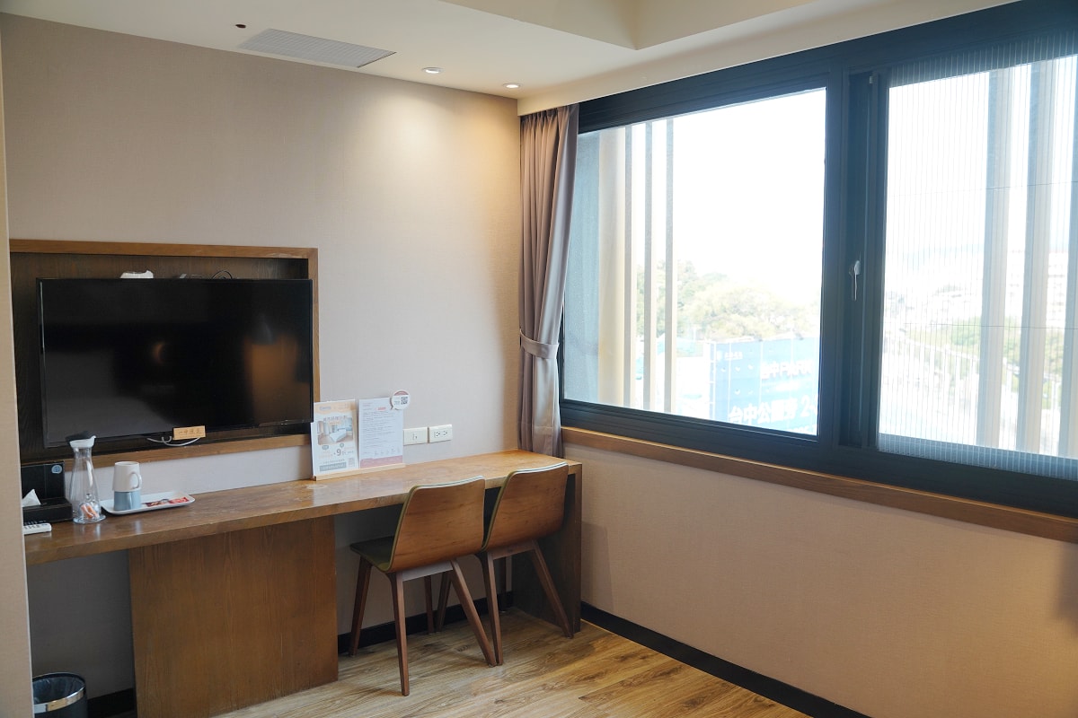 【葉綠宿一中漫走一中館】管家式服務近一中街夜市 豪華雙人房Emma床組 枕頭友善/陪睡小盆栽 - 第18張圖 【葉綠宿一中漫走一中館】管家式服務近一中街夜市 豪華雙人房Emma床組 枕頭友善/陪睡小盆栽