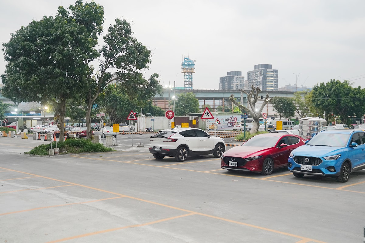 【光66寵物百貨批發倉新北板橋店】價格超殺買一送一超好買 250坪寵物飼料零食用品批發倉庫