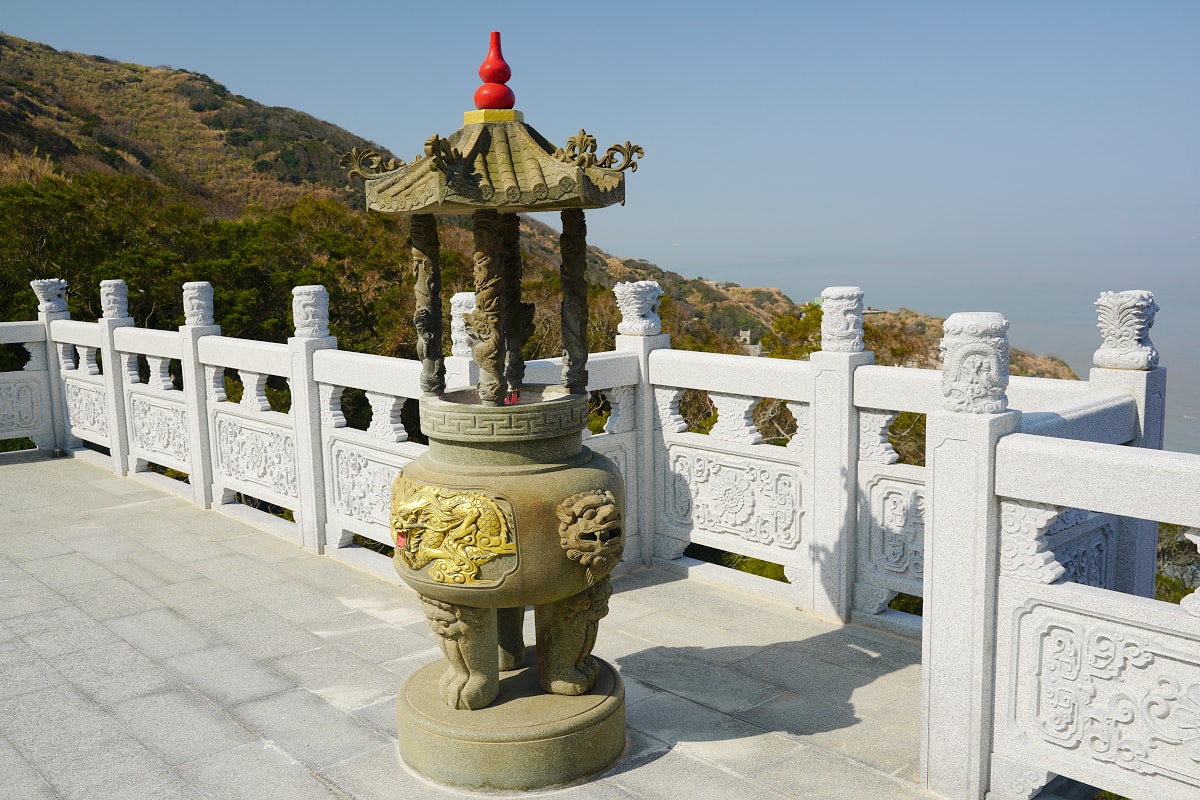 【龍角峰伍位靈公廟】主祀觀音大士旁祀五靈公 馬祖擺暝文化祭賜夢解惑祈夢習俗 馬祖北竿免費景點 - 第4張圖 【龍角峰伍位靈公廟】主祀觀音大士旁祀五靈公 馬祖擺暝文化祭賜夢解惑祈夢習俗 馬祖北竿免費景點