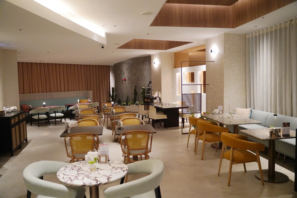 【板石咖啡廳】台北大巨蛋美食餐廳推薦 寵愛女王套餐母親節用餐好選擇 國聯大飯店舒適用餐環境 - 第2張圖 【板石咖啡廳】台北大巨蛋美食餐廳推薦 寵愛女王套餐母親節用餐好選擇 國聯大飯店舒適用餐環境