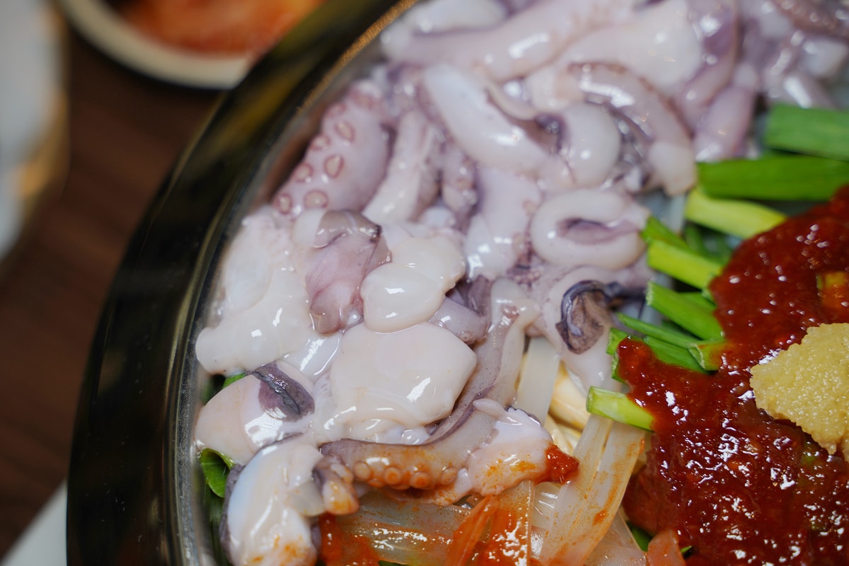 【釜山三味食堂 사위식당 台中店】台中韓式料理推薦 正宗韓國歐巴老闆的章魚蝦鍋 中友百貨旁