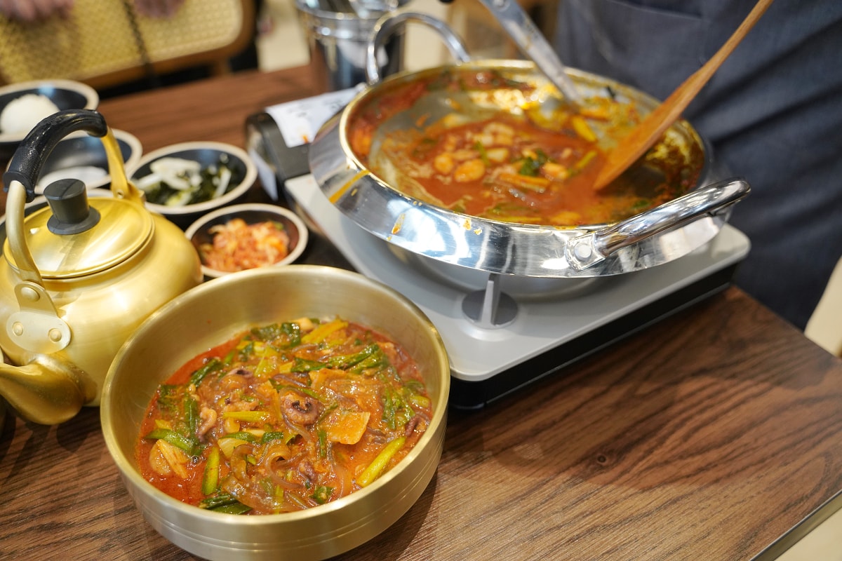 【釜山三味食堂 사위식당 台中店】台中韓式料理推薦 正宗韓國歐巴老闆的章魚蝦鍋 中友百貨旁