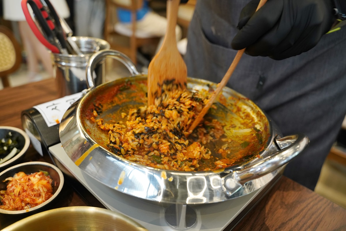 【釜山三味食堂 사위식당 台中店】台中韓式料理推薦 正宗韓國歐巴老闆的章魚蝦鍋 中友百貨旁