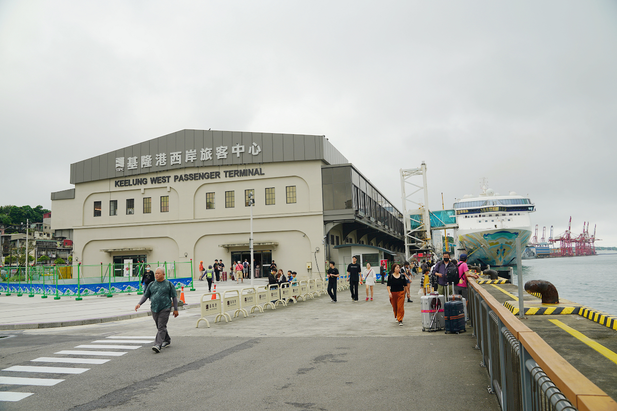 【麗星郵輪探索星號內艙房開箱心得分享】基隆港西岸旅客中心出發 高CP值房價最多可供4人入住 - 第2張圖 【麗星郵輪探索星號內艙房開箱心得分享】基隆港西岸旅客中心出發 高CP值房價最多可供4人入住