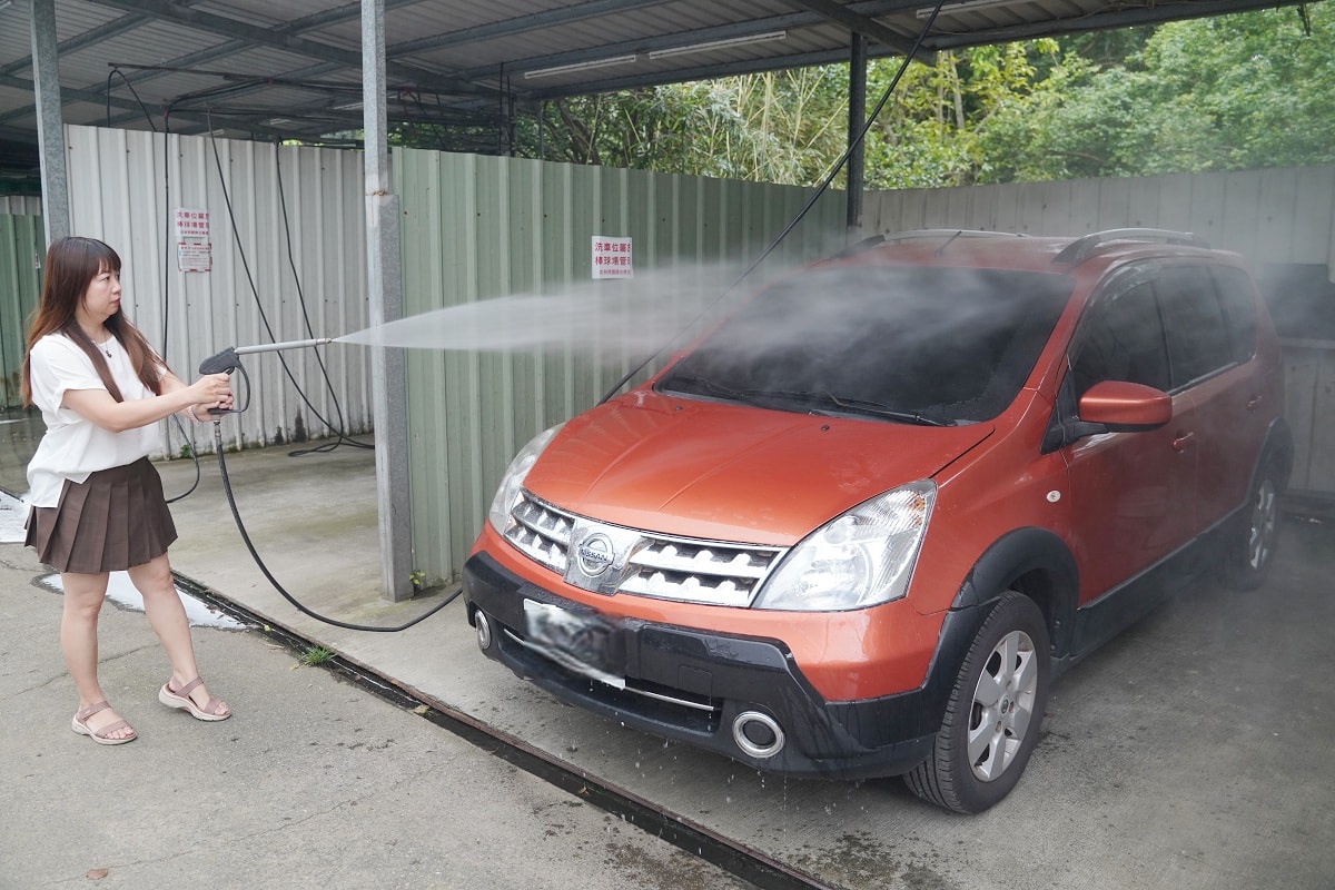 【SOFT99 gla’co 洗車前用免雨刷】雨天開車視野清晰更安全 搭配自動洗車機簡單快速 - 第2張圖 【SOFT99 gla’co 洗車前用免雨刷】雨天開車視野清晰更安全 搭配自動洗車機簡單快速