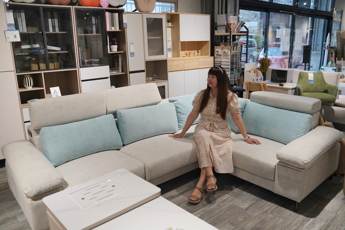 【億家具批發倉庫泰山店】泰山家具店推薦 門口可停車/人人可享批發價終身保修/客製化沙發選擇多