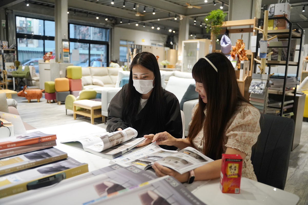 【億家具批發倉庫泰山店】泰山家具店推薦 門口可停車/人人可享批發價終身保修/客製化沙發選擇多