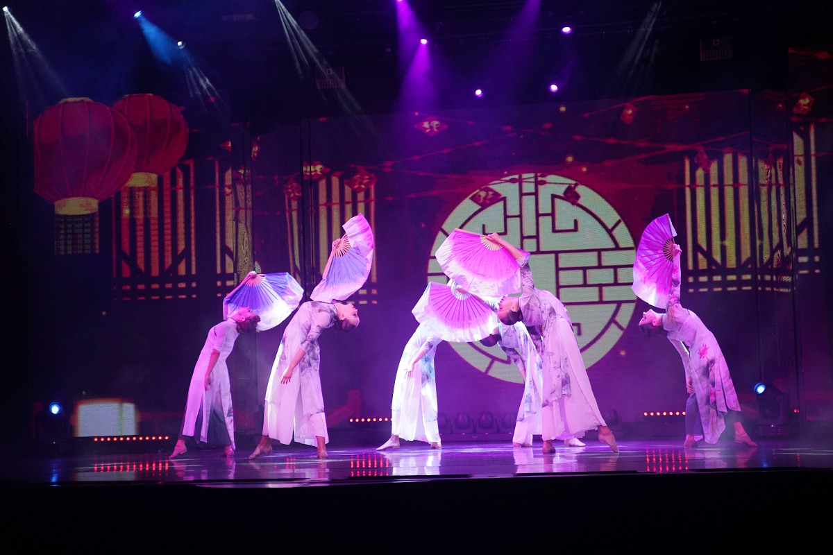 【麗星郵輪探索星號星座劇院】每晚免費表演必看 國風萬象娛樂表演 精彩國風舞蹈/雜技變臉特技