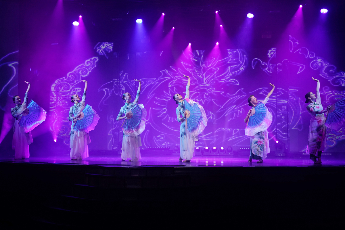 【麗星郵輪探索星號星座劇院】每晚免費表演必看 國風萬象娛樂表演 精彩國風舞蹈/雜技變臉特技