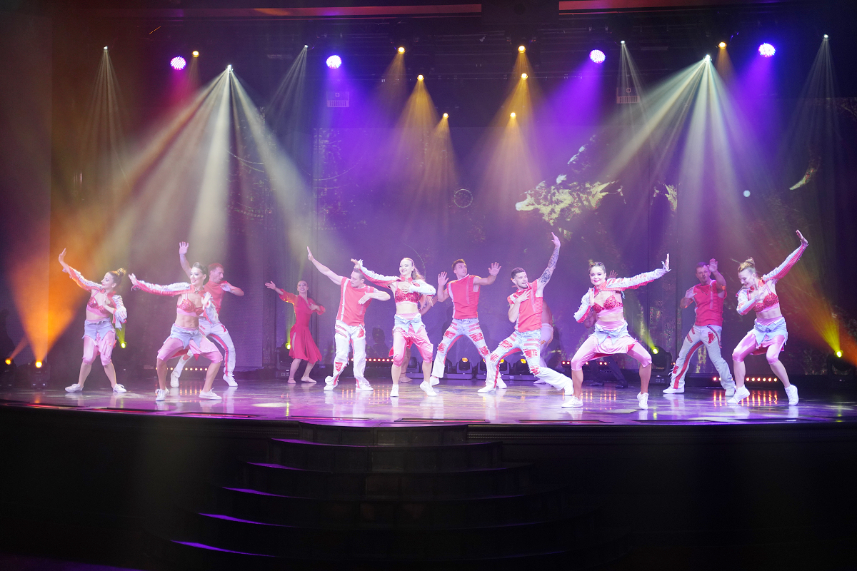 【和之藝。平衡傳奇】麗星郵輪探索星號星座劇院免費表演 精彩高空特技表演 肌肉腹肌爆發不看可惜