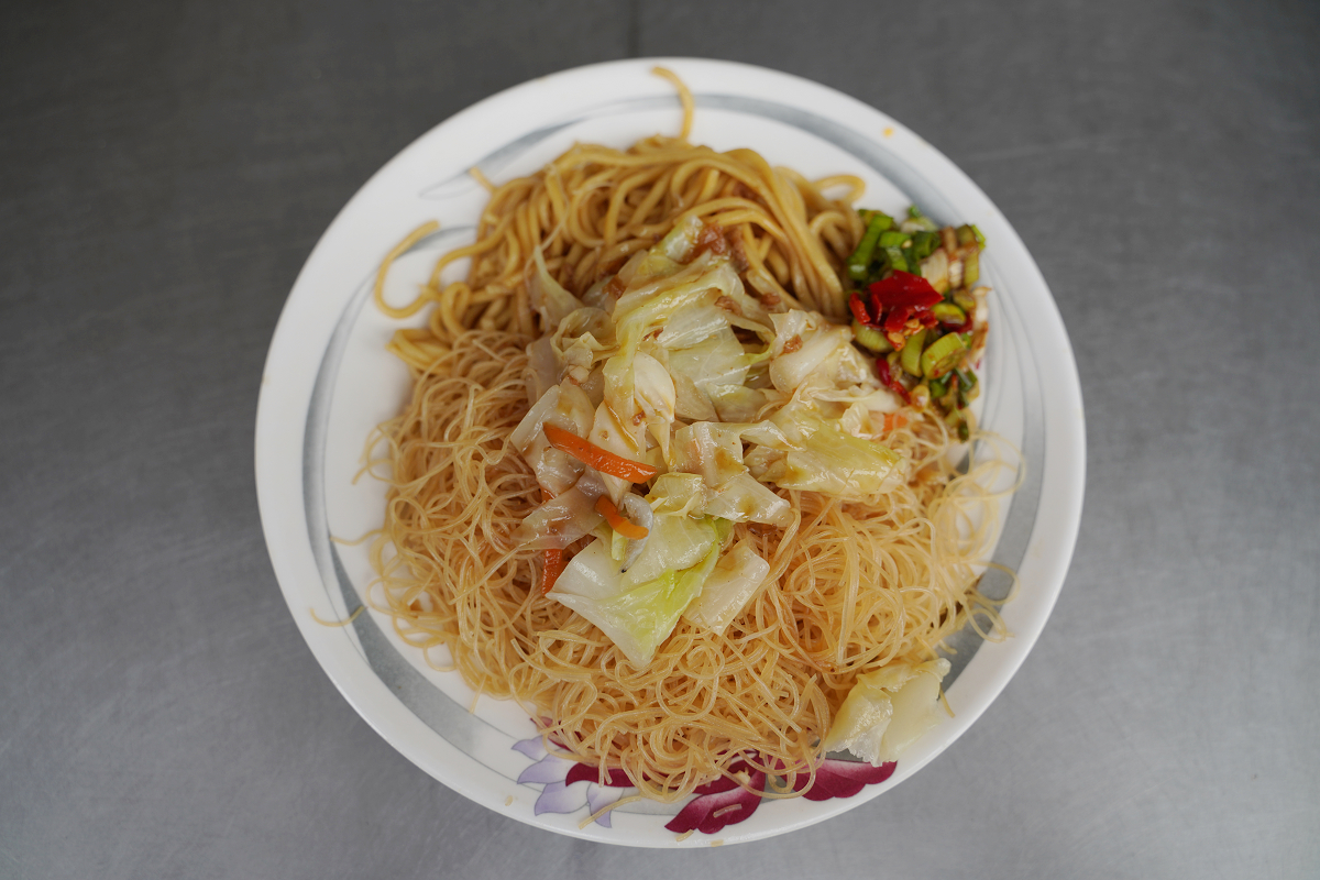【米蟲早午飯】內壢台式早午餐推薦 平價中式餐點快速出餐 推三寶飯/炒麵+炒米粉 手工辣椒必加