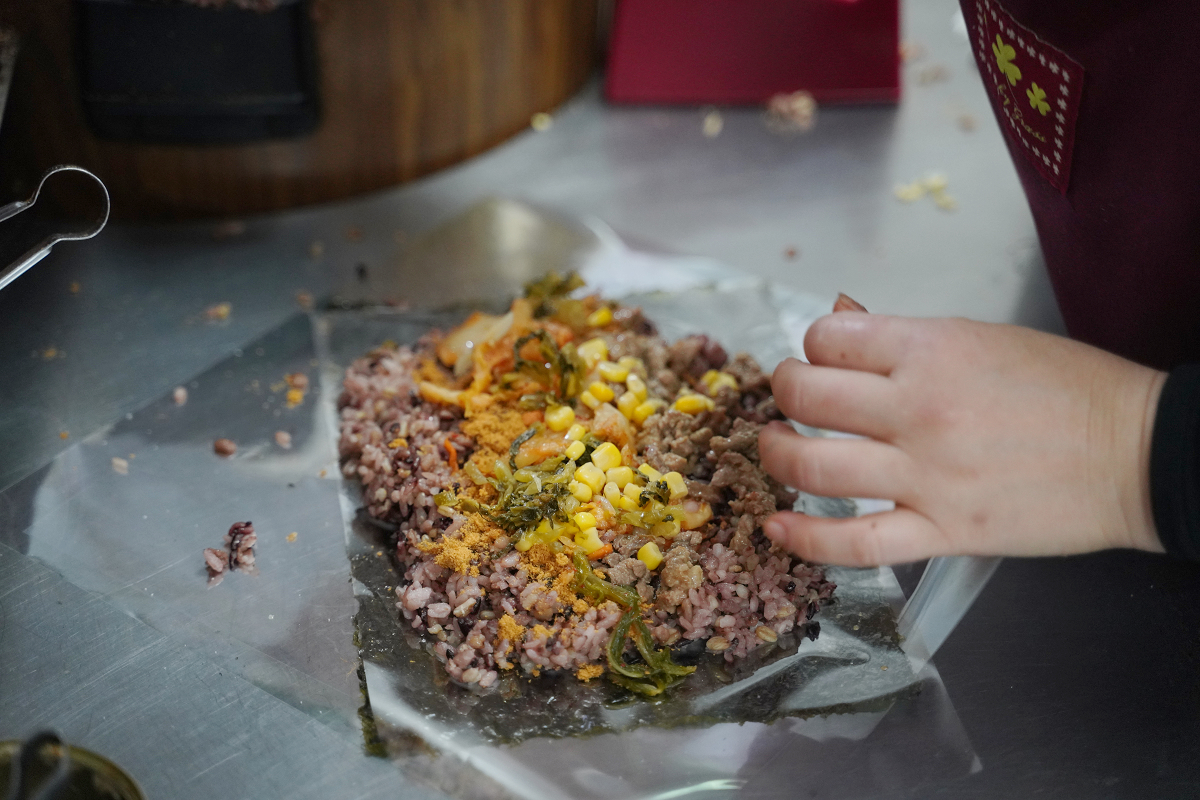 【玉萬飯卷】內壢早餐推薦 巨無霸飯卷只要40元 口味選擇多價格實惠 內壢隱藏版美食晚來吃不到 - 第5張圖 【玉萬飯卷】內壢早餐推薦 巨無霸飯卷只要40元 口味選擇多價格實惠 內壢隱藏版美食晚來吃不到