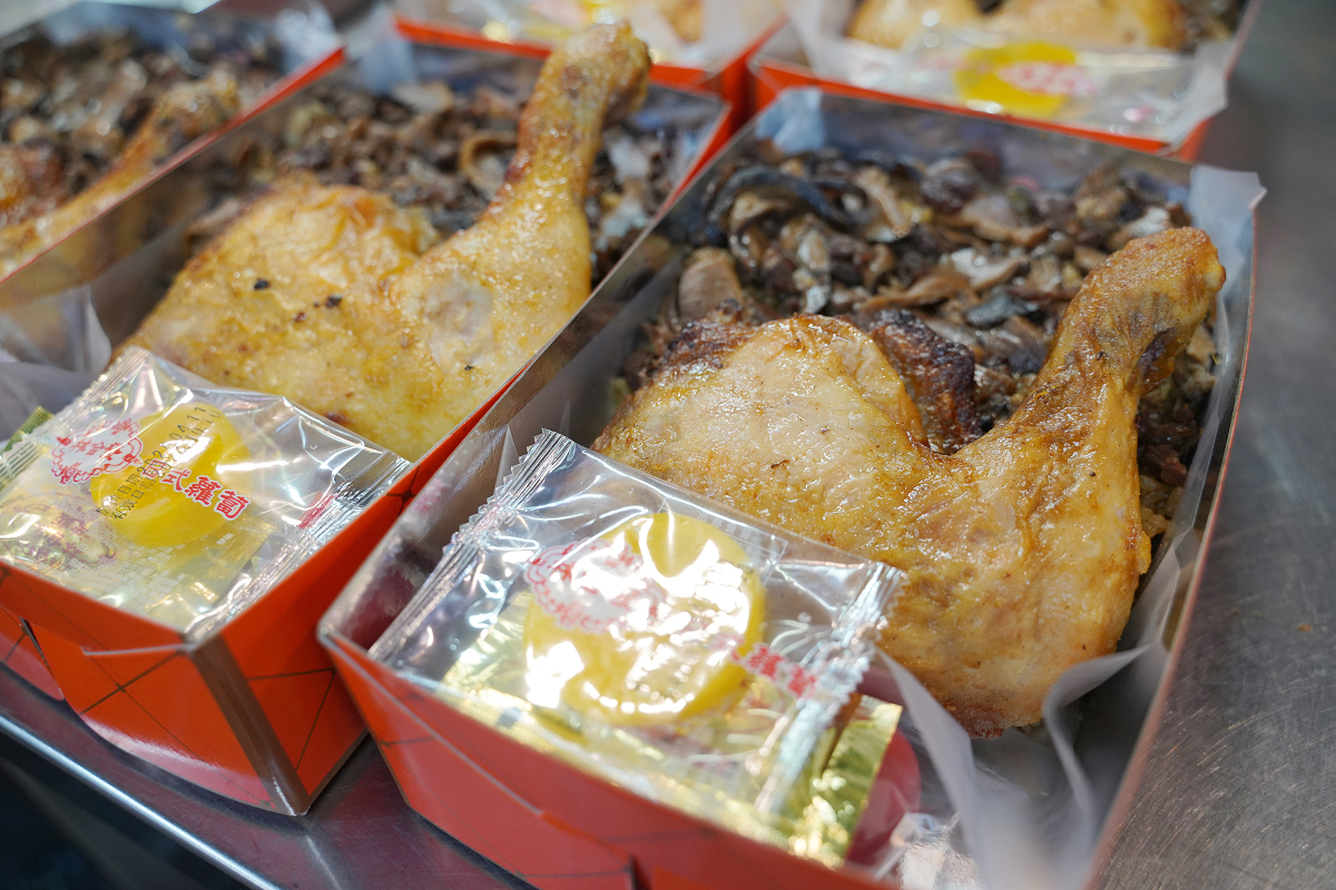 【林合發油飯店】台北大稻埕永樂市場美食推薦 創於1894年台北最好吃油飯 郭台銘指定彌月油飯 - 第5張圖 【林合發油飯店】台北大稻埕永樂市場美食推薦 創於1894年台北最好吃油飯 郭台銘指定彌月油飯
