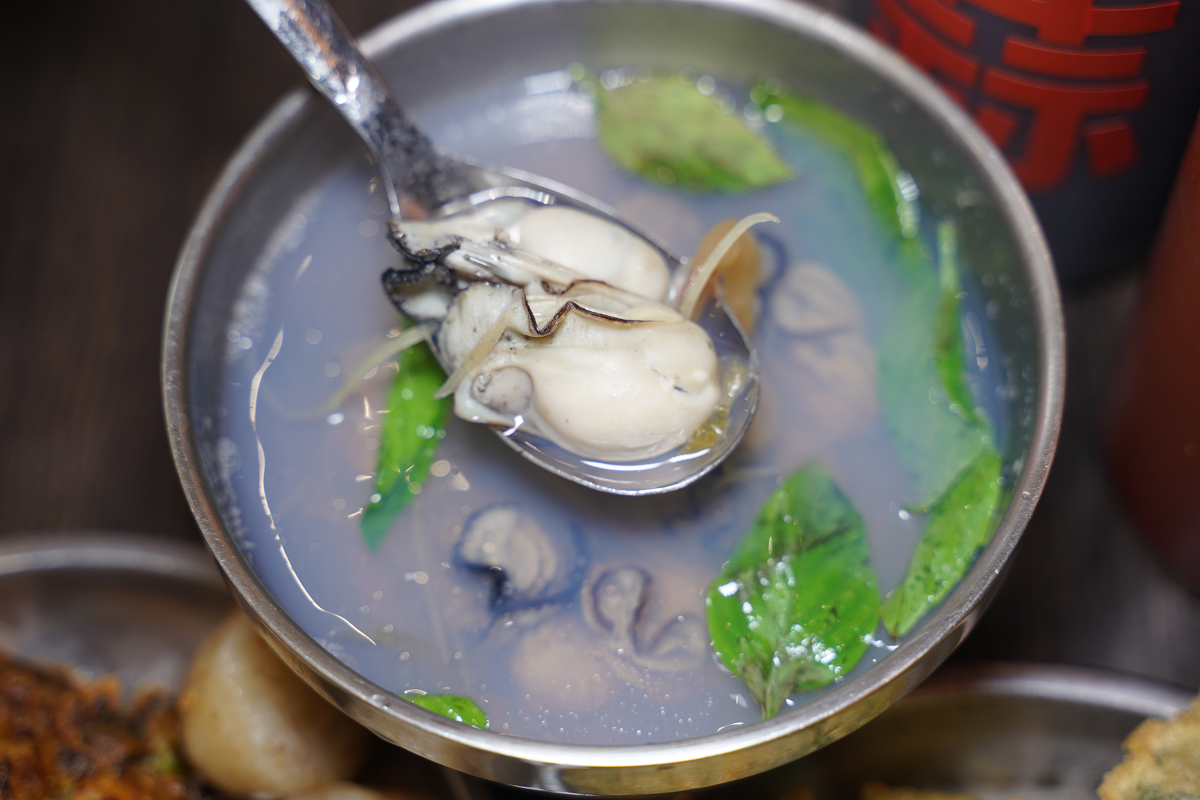 【蔡記迪化街古早味蚵嗲】台北大稻埕超人氣小吃推薦 迪化街巷子內古早味美食 超大顆蚵仔湯必點 - 第6張圖 【蔡記迪化街古早味蚵嗲】台北大稻埕超人氣小吃推薦 迪化街巷子內古早味美食 超大顆蚵仔湯必點