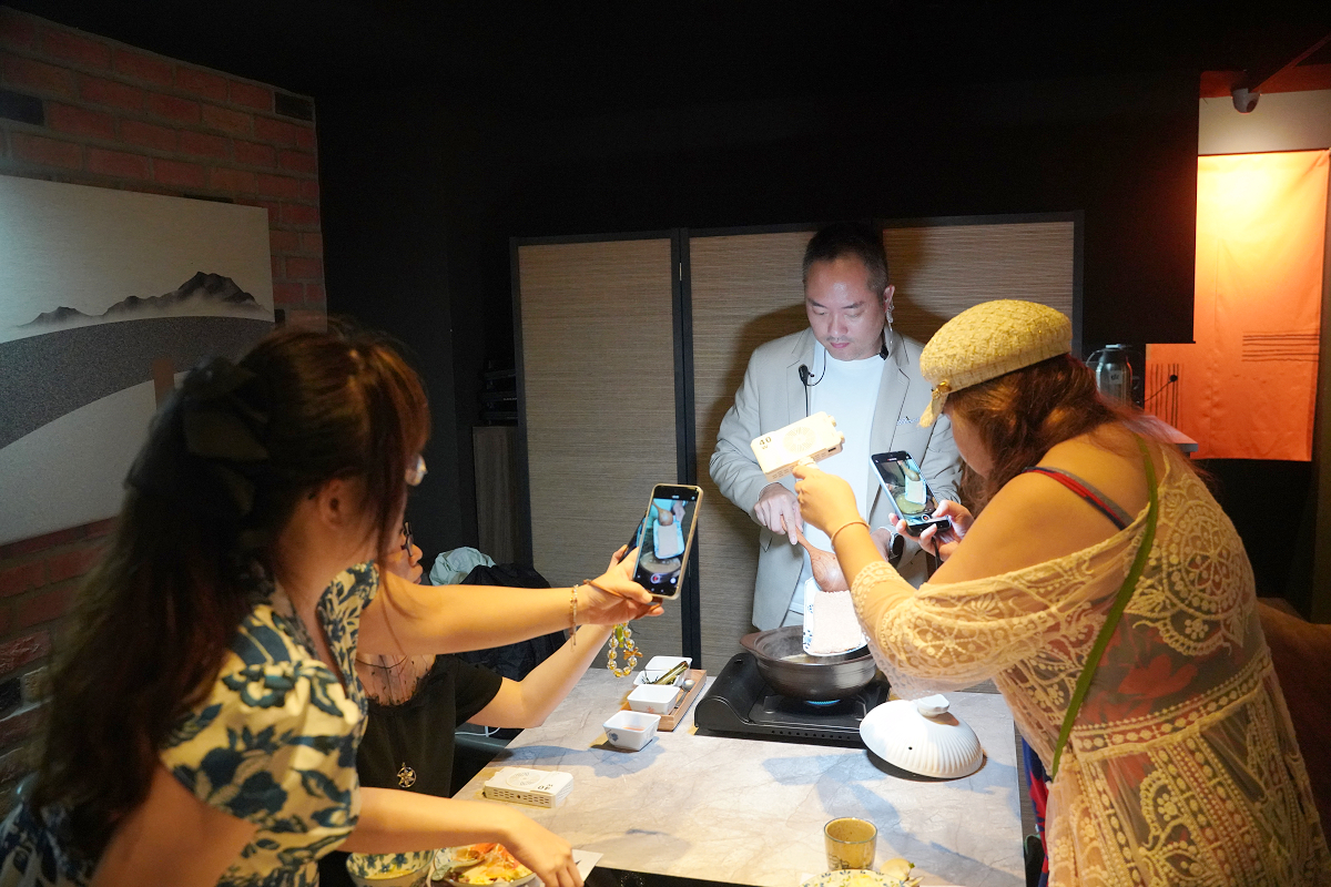 【聚食釜台式頂級蝦湯鍋物】台北信義安和美食推薦 精粹鮮蝦湯+台式熱炒手路菜 台北包廂鍋物料理