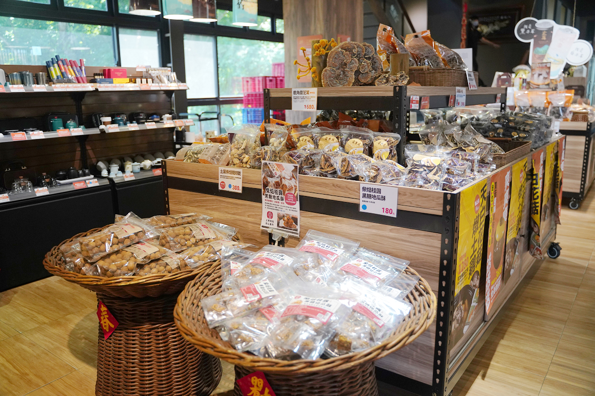 【菇神鹿谷店】南投鹿谷美食餐廳推薦 連續五年入選臺灣米其林指南殊榮 美味必點天白花菇燉土雞 - 第3張圖 【菇神鹿谷店】南投鹿谷美食餐廳推薦 連續五年入選臺灣米其林指南殊榮 美味必點天白花菇燉土雞