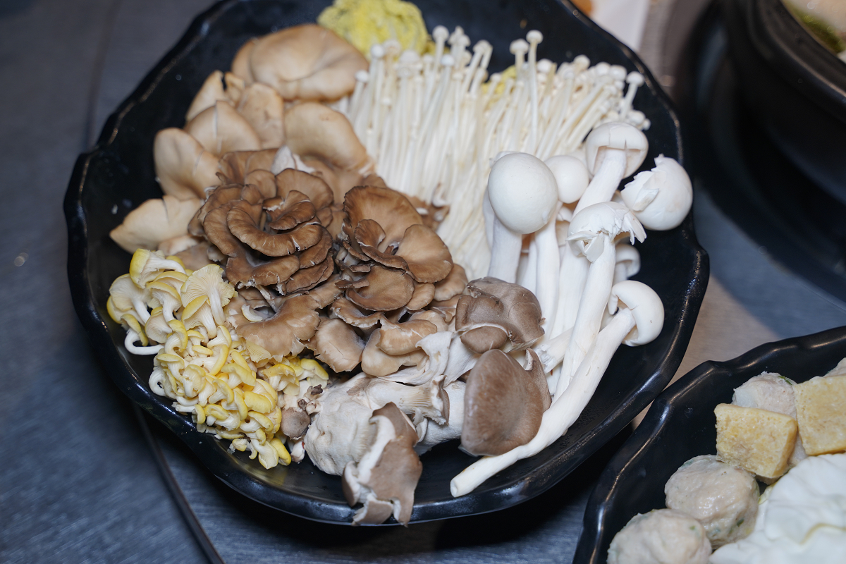 【菇神鹿谷店】南投鹿谷美食餐廳推薦 連續五年入選臺灣米其林指南殊榮 美味必點天白花菇燉土雞