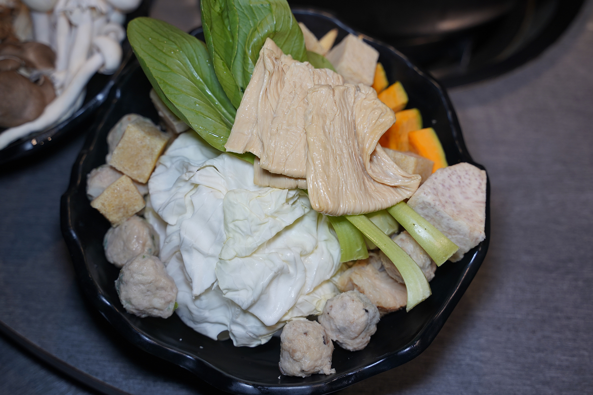 【菇神鹿谷店】南投鹿谷美食餐廳推薦 連續五年入選臺灣米其林指南殊榮 美味必點天白花菇燉土雞