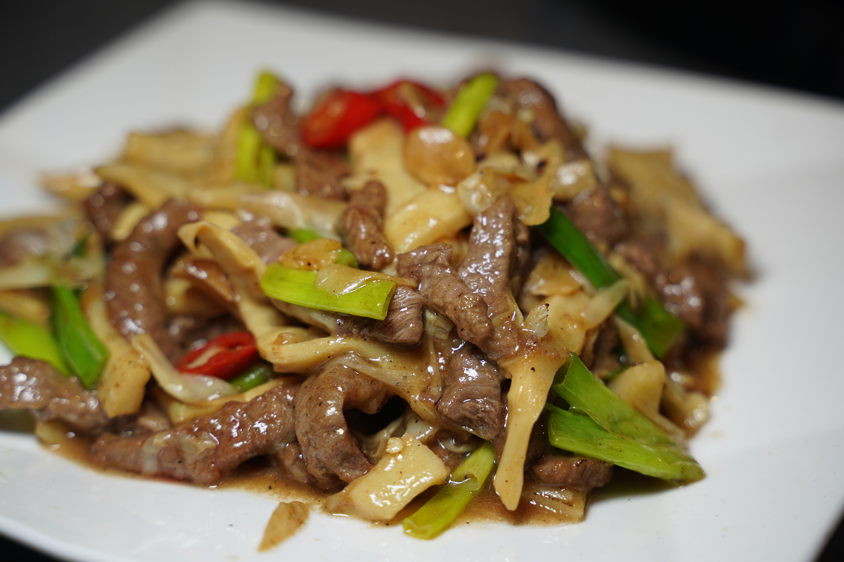 【菇神鹿谷店】南投鹿谷美食餐廳推薦 連續五年入選臺灣米其林指南殊榮 美味必點天白花菇燉土雞