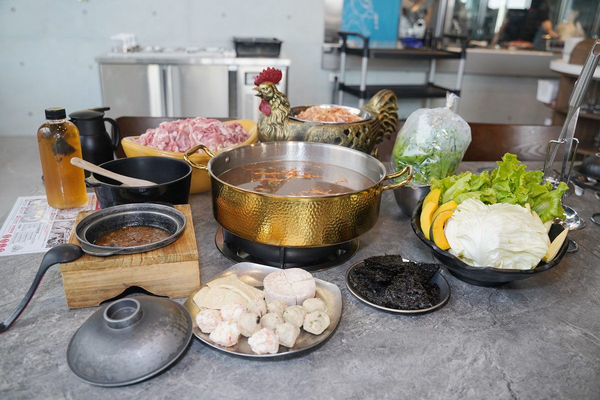 【雞王涮涮鍋鹿芝谷店】南投鹿谷美食餐廳推薦 消費滿額免費參觀鹿芝谷 美味必點金雞滿福四人套餐