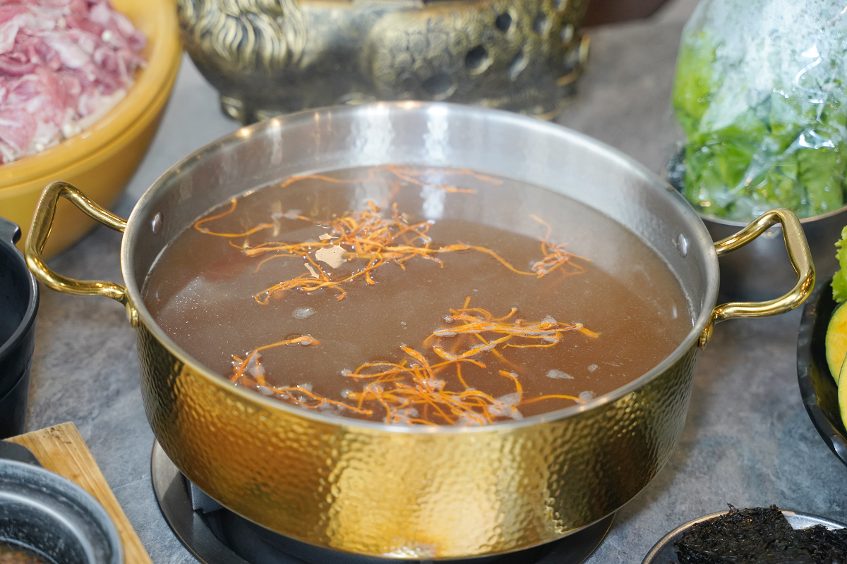 【雞王涮涮鍋鹿芝谷店】南投鹿谷美食餐廳推薦 消費滿額免費參觀鹿芝谷 美味必點金雞滿福四人套餐