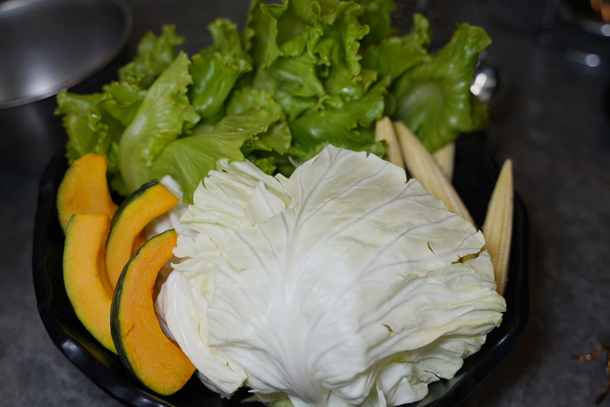 【雞王涮涮鍋鹿芝谷店】南投鹿谷美食餐廳推薦 消費滿額免費參觀鹿芝谷 美味必點金雞滿福四人套餐