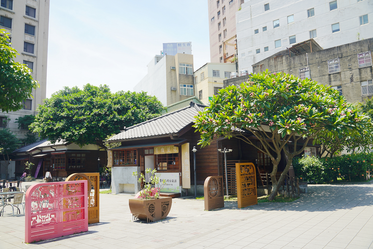 【蕃薯藤有機專賣中壢壢景町店】自家製天然酵母多穀物手工麵包 農場直送有機蔬果 每日有機菜飯盒
