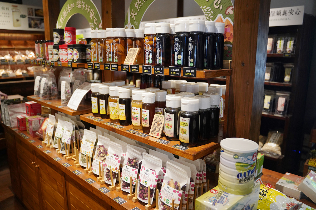 【蕃薯藤有機專賣中壢壢景町店】自家製天然酵母多穀物手工麵包 農場直送有機蔬果 每日有機菜飯盒