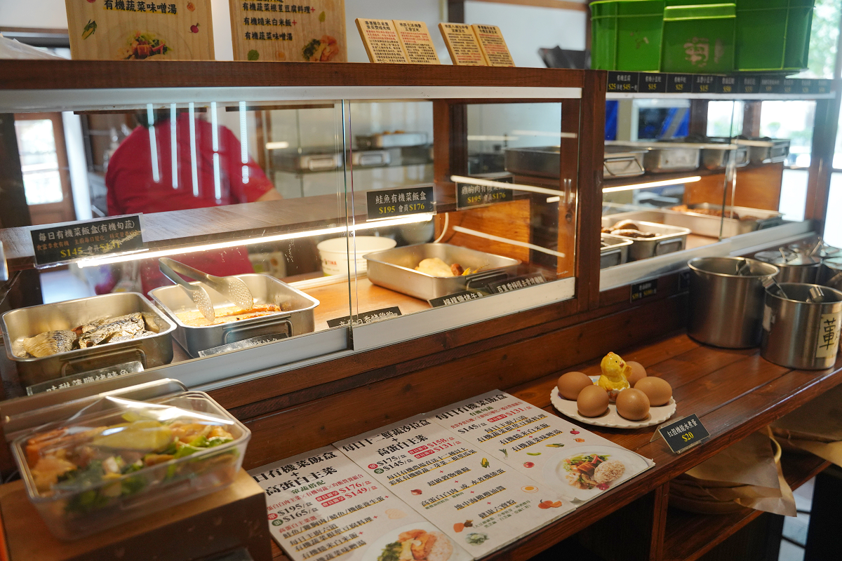 【蕃薯藤有機專賣中壢壢景町店】自家製天然酵母多穀物手工麵包 農場直送有機蔬果 每日有機菜飯盒