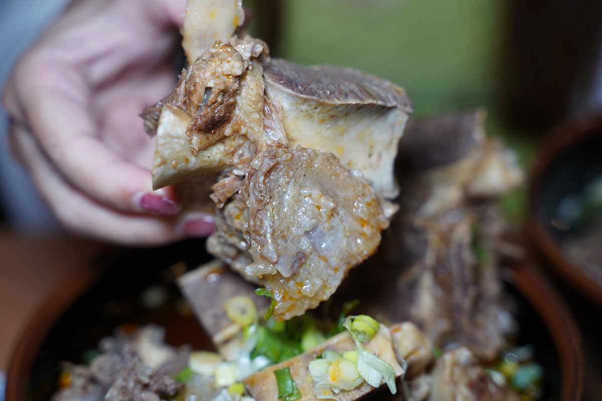 【清牛堂清燉牛肉麵內壢店】週末假日限定龍骨霸王牛肉麵必點 牛肉麵老饕必訪 完美比例清燉牛肉麵 - 第15張圖 【清牛堂清燉牛肉麵內壢店】週末假日限定龍骨霸王牛肉麵必點 牛肉麵老饕必訪 完美比例清燉牛肉麵